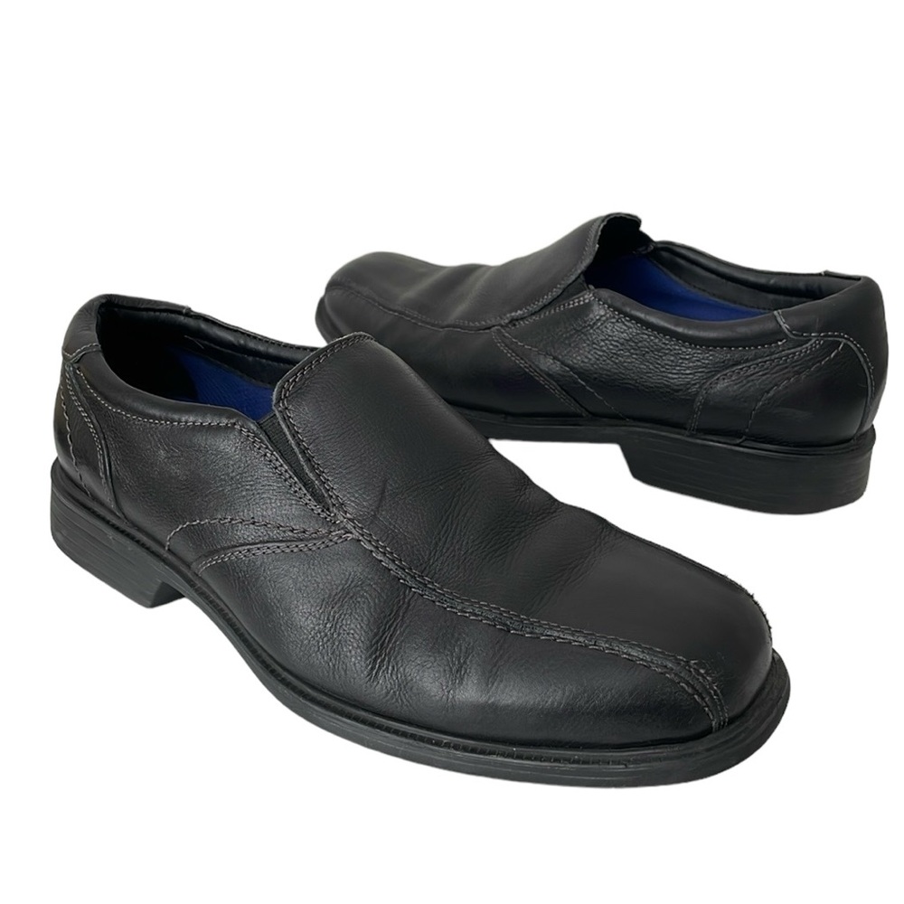 Florsheim men’s Size 11.5 D black leather slip on loafers. Good‎ used condition.